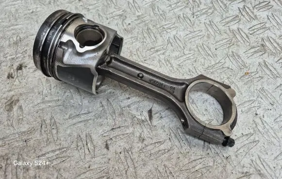 KIA Rio Piston with connecting rod P292 CK31 D4FC