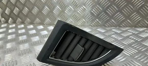 Honda CR-V Dash center air vent grill 77615T0AA1