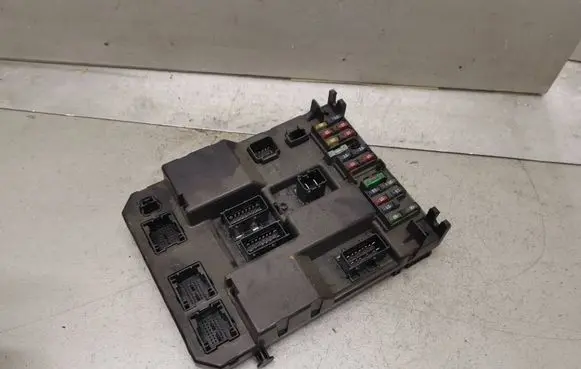 Peugeot 307 Fuse module 9651197780 9651197080