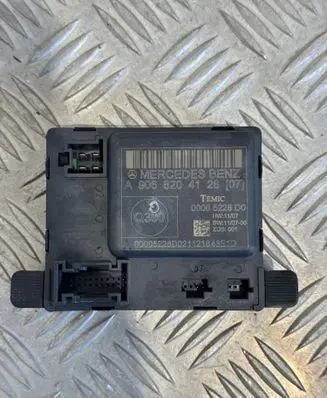 Mercedes-Benz Sprinter W906 Door control unit/module A9068204126