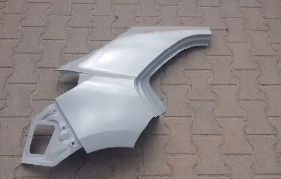 Front wheel arch liner splash guards