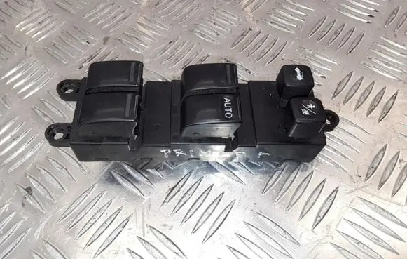 Nissan Primera Electric window control switch 25401AV660 C8DD701N