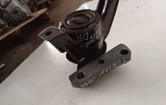 Hyundai Tucson IV NX4 Engine mount bracket 21810D3200
