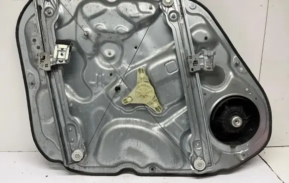 Hyundai ix20 Front door window regulator with motor 82480-1P050