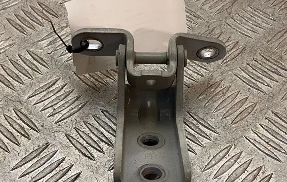 Hyundai Kona I Front door lower hinge 