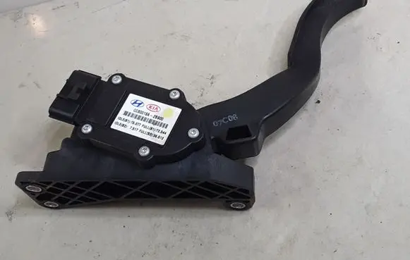 Hyundai Santa Fe Accelerator throttle pedal CCS0018A2B900 327262B900