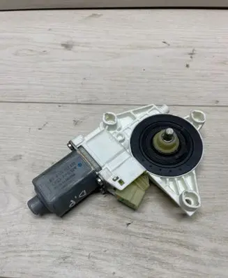 Mercedes-Benz ML W164 Front door window regulator motor A2518200842 0512 997081102