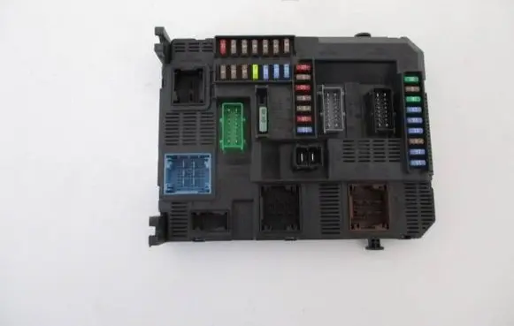 Peugeot 308 Central body control module 9807054180 20150410 E1111754