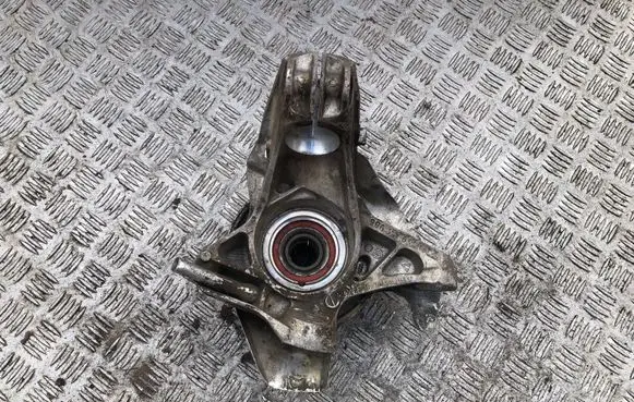Rear wheel hub