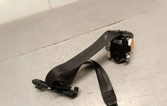 Audi A3 S3 8V Front seatbelt 3066322