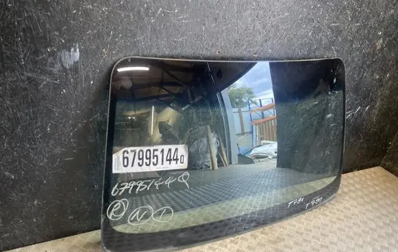 Nissan Navara D40 Front windscreen/windshield window 