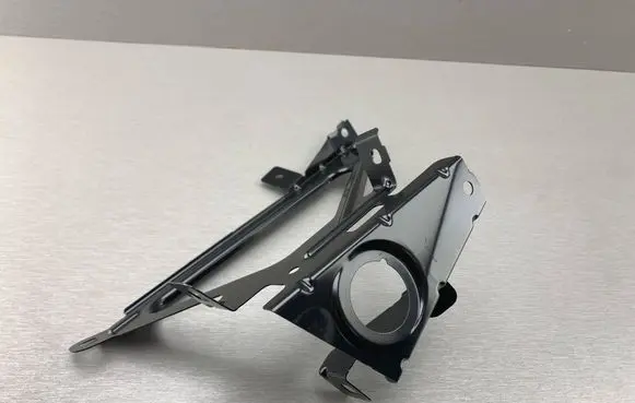 Headlight/headlamp mounting bracket
