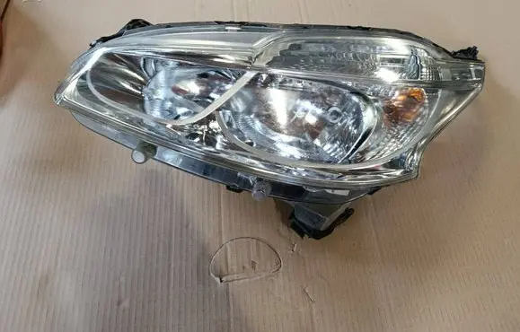 Peugeot 208 I Headlight/headlamp 9802221880