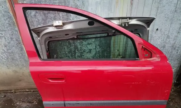Volvo V70 Front door 