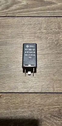 Volkswagen PASSAT B5 Other relay 357906121 05340100