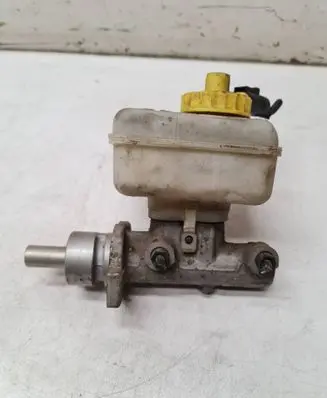 Master brake cylinder