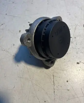 BMW 5 F10 F11 Engine mount bracket 13981112