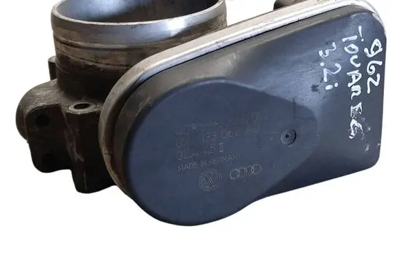 Volkswagen Touareg I Throttle valve 022133062AD