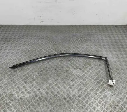 Mitsubishi 3000 GT Front door glass trim molding MB889521