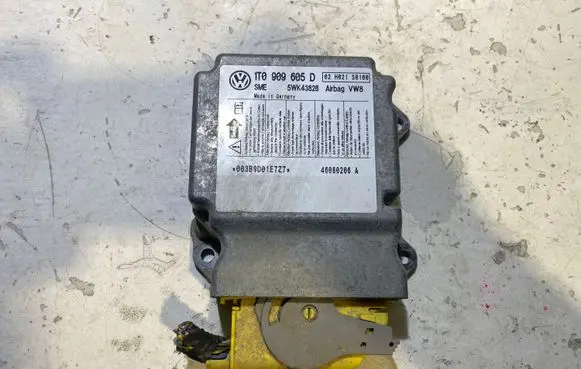 Volkswagen Touran I Airbag control unit/module 1T0909605D