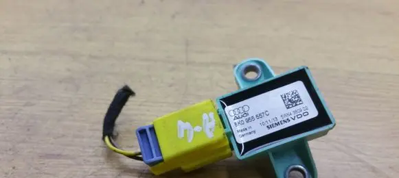 Audi A4 S4 B8 8K Airbag deployment crash/impact sensor 8K0955557C