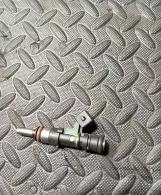 BMW 5 E60 E61 Fuel injector 7834893