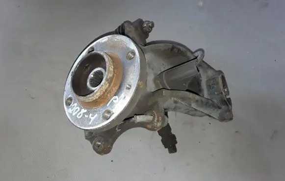 Peugeot 208 Front wheel hub 1607557580