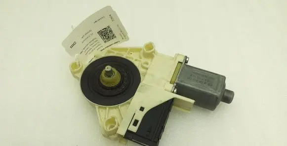 Renault Laguna III Rear door window regulator motor 827300001R 0130822331