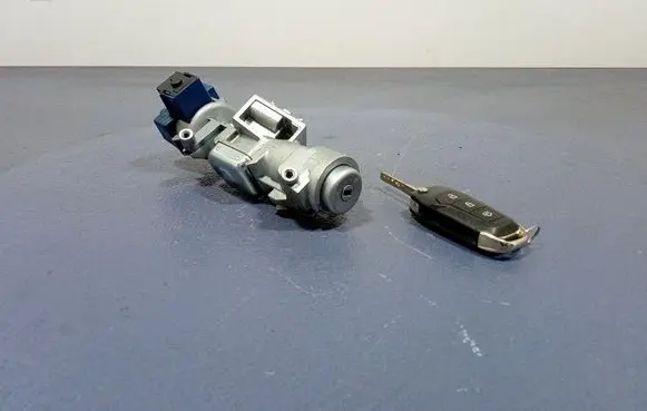 Ford Mondeo MK I Ignition lock 3M513F880AE