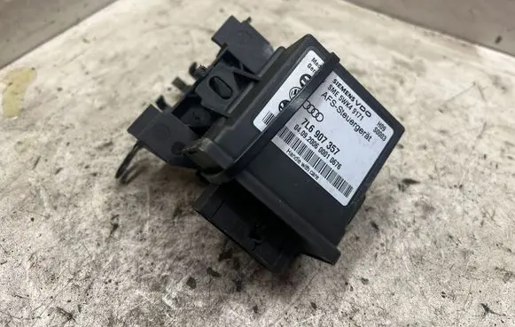 Volkswagen Touareg I Light module LCM 7L6907357