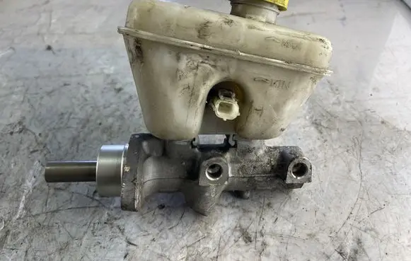 Master brake cylinder