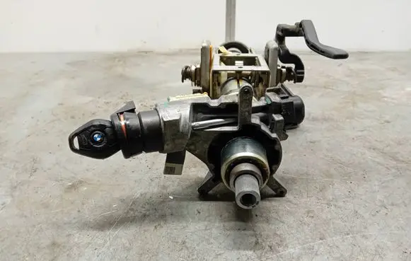BMW 5 E60 E61 Steering wheel axle 6765860