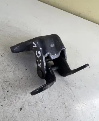 Toyota Land Cruiser (J120) Rear door upper hinge