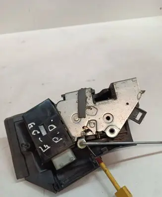BMW 5 E39 Front door lock 82350969