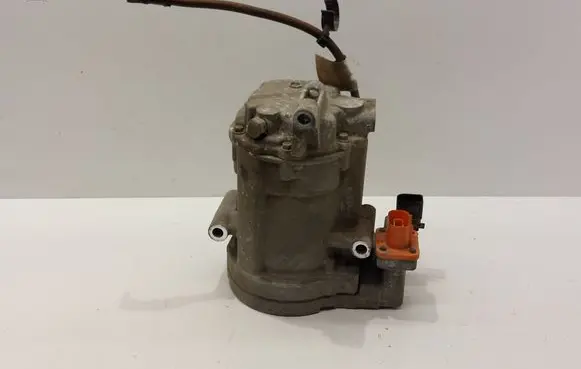 Volkswagen Jetta VI Air conditioning (A/C) compressor (pump) 5C0820803F