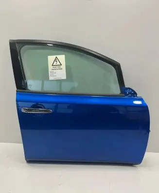 Nissan Leaf II (ZE1) Front door