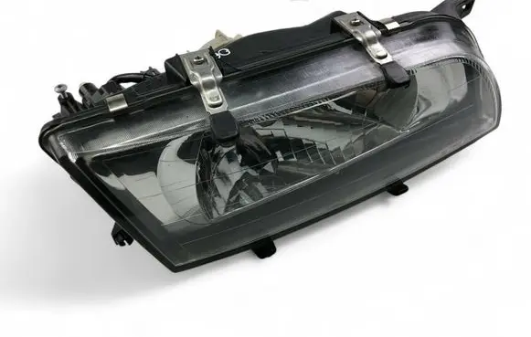 Nissan Almera Headlight/headlamp 260102N327