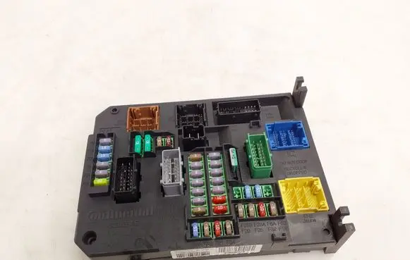 Citroen C4 Grand Picasso Fuse module 9806687980 353033956