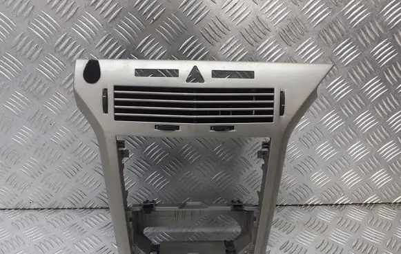 Opel Astra H Radio/GPS head unit trim 13141089