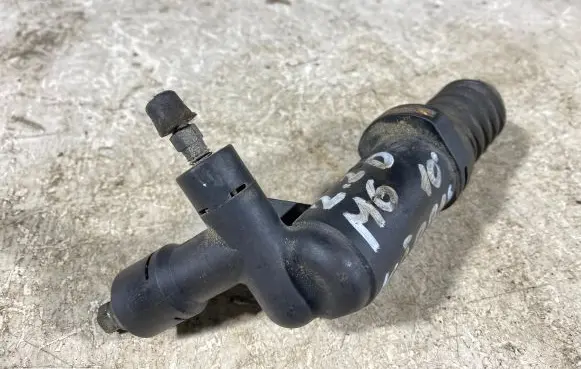 Clutch slave cylinder