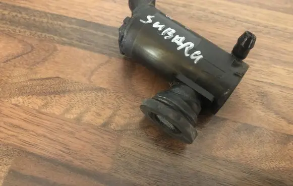 Subaru Impreza III Windscreen/windshield washer pump