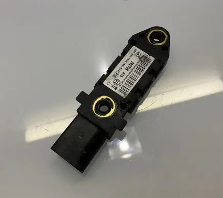 Mercedes-Benz E W211 Airbag deployment crash/impact sensor 0028201326 202799015 A0028201326