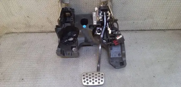 Opel Insignia A Brake pedal 13272901