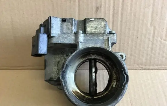 Volkswagen Golf V Throttle valve 03G128063G