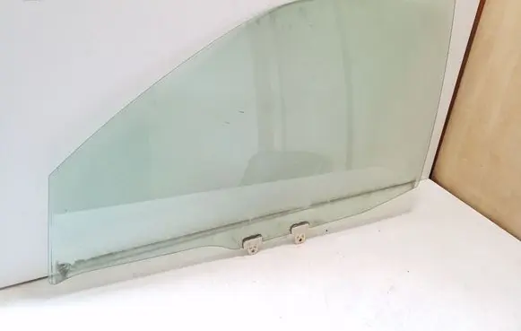 Nissan X-Trail T30 Front door window glass four-door