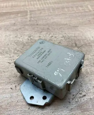 Volvo S40, V40 Coolant fan relay 30616788 1881008012