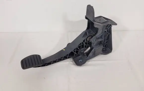 Dacia Sandero II Clutch pedal 8201298896