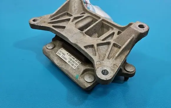 Mercedes-Benz E W213 Gearbox mounting bracket A2052402500 IMPRK1566061