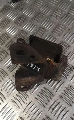 KIA Sorento Engine mount bracket