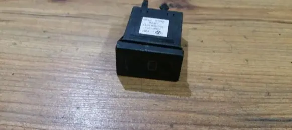Volkswagen PASSAT B5 Windscreen/window heater switch 3B0959621C